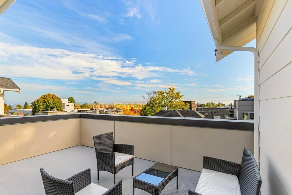 Vermithor'S Bronze Ember Sweet Suite Seattle Exterior photo